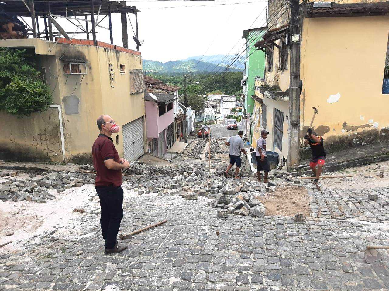 Camacã: Ruas danificadas pelas chuvas estão sendo recuperadas na sede e distritos